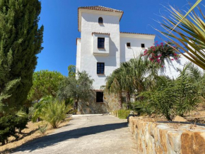 Castle Tower apartment in rural holiday park 'Bernard' Tolox